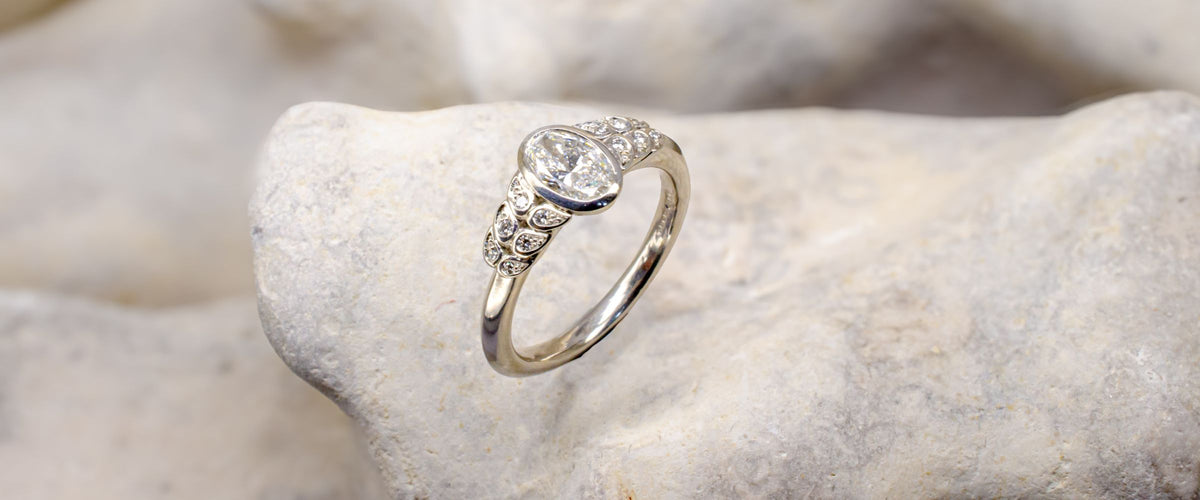Round and Oval Diamond Engagement Rings