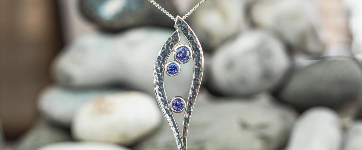 Statement pendant with stone background