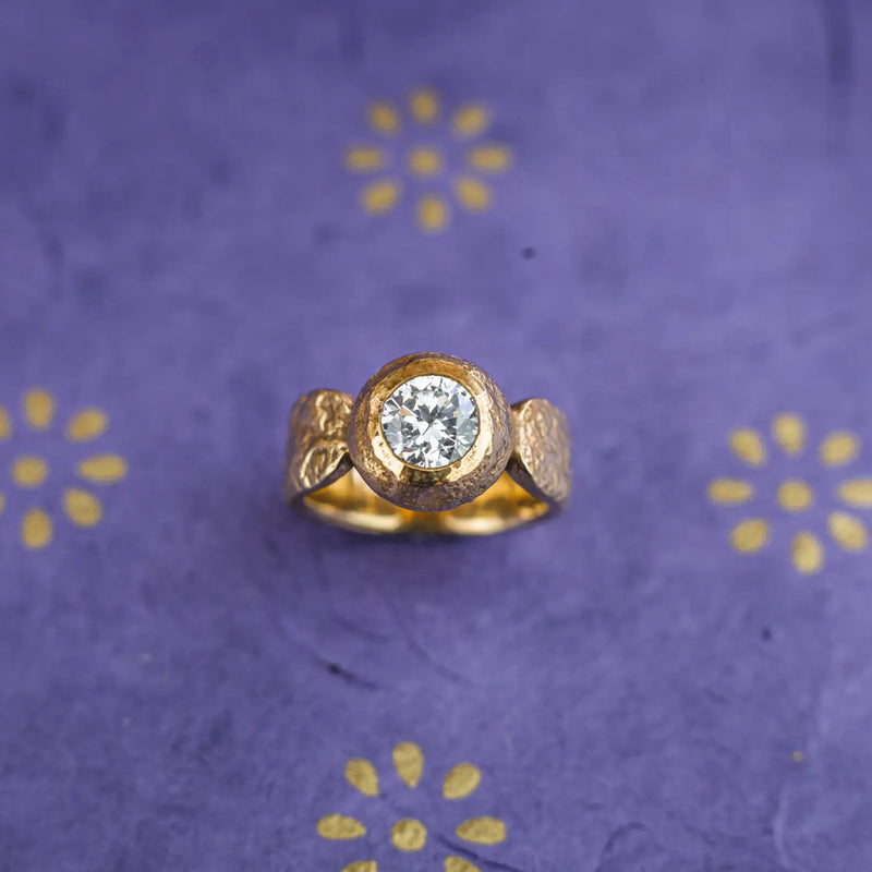 Gold nugget ring with diamond