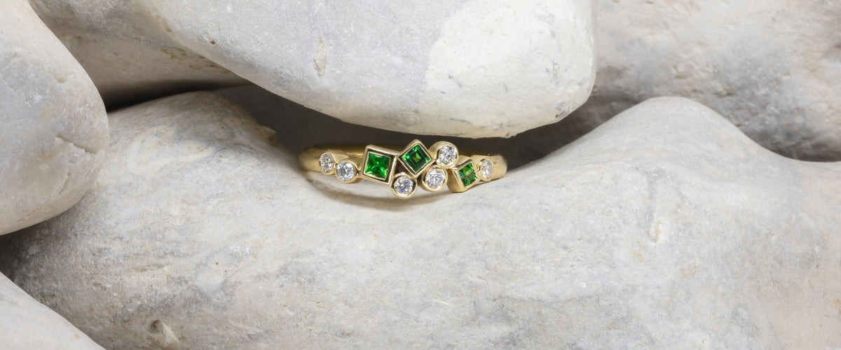 Rocky water bubbles emerald ring on rock background