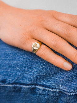 18ct Gold Signet Ring Ring Pruden and Smith   