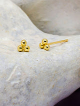 Small gold earstuds with stone background