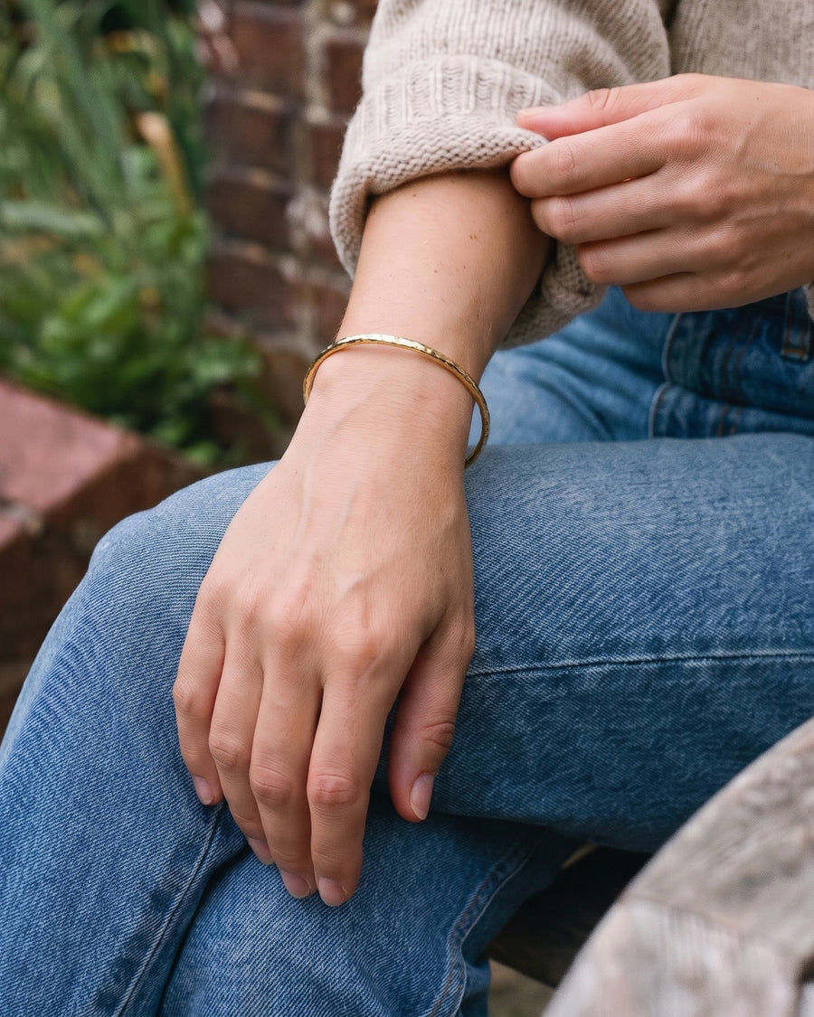 Solid 9ct Gold Bangle Round Hammered (2-3mm)