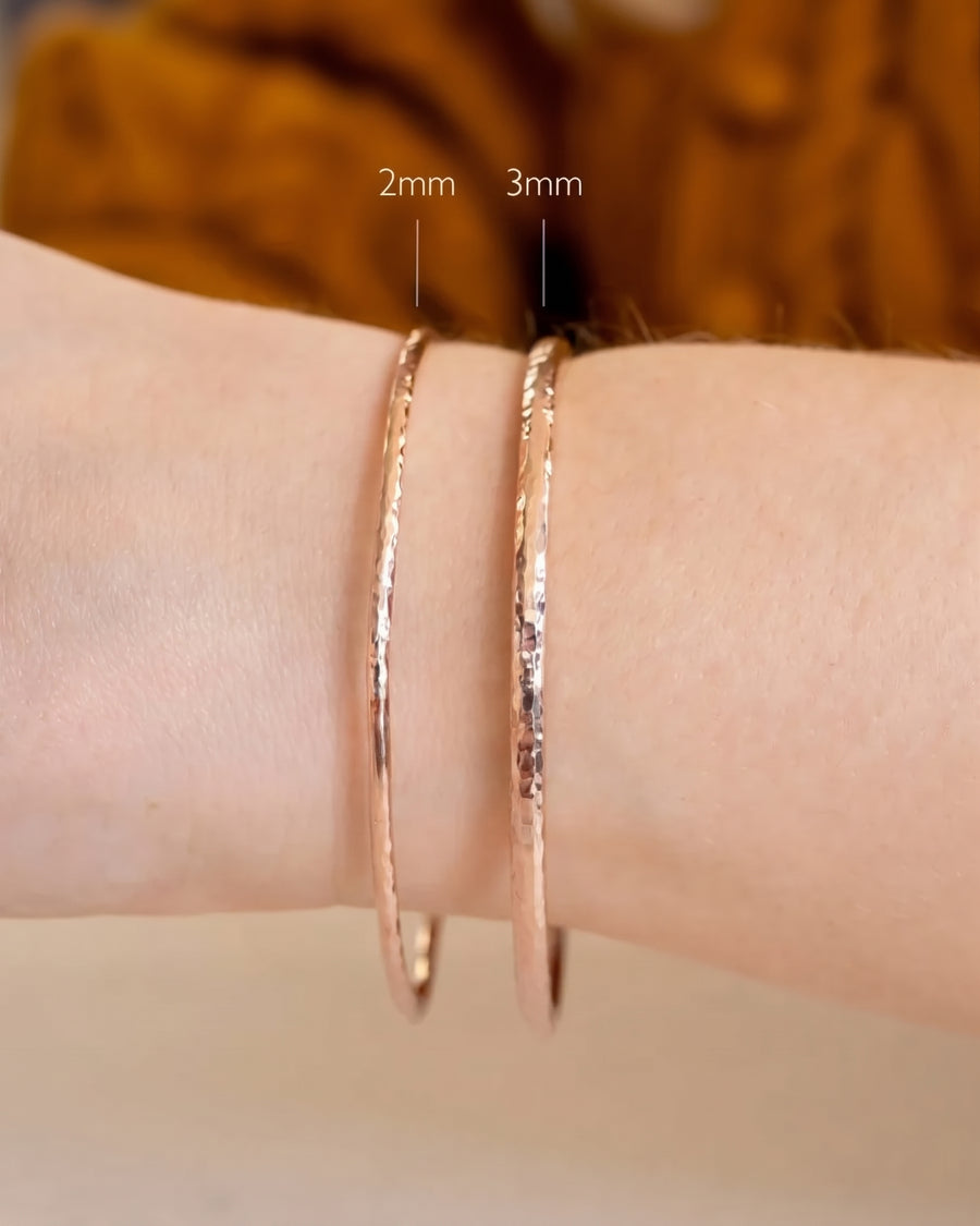Solid 9ct Gold Bangle Round Hammered (2-3mm)