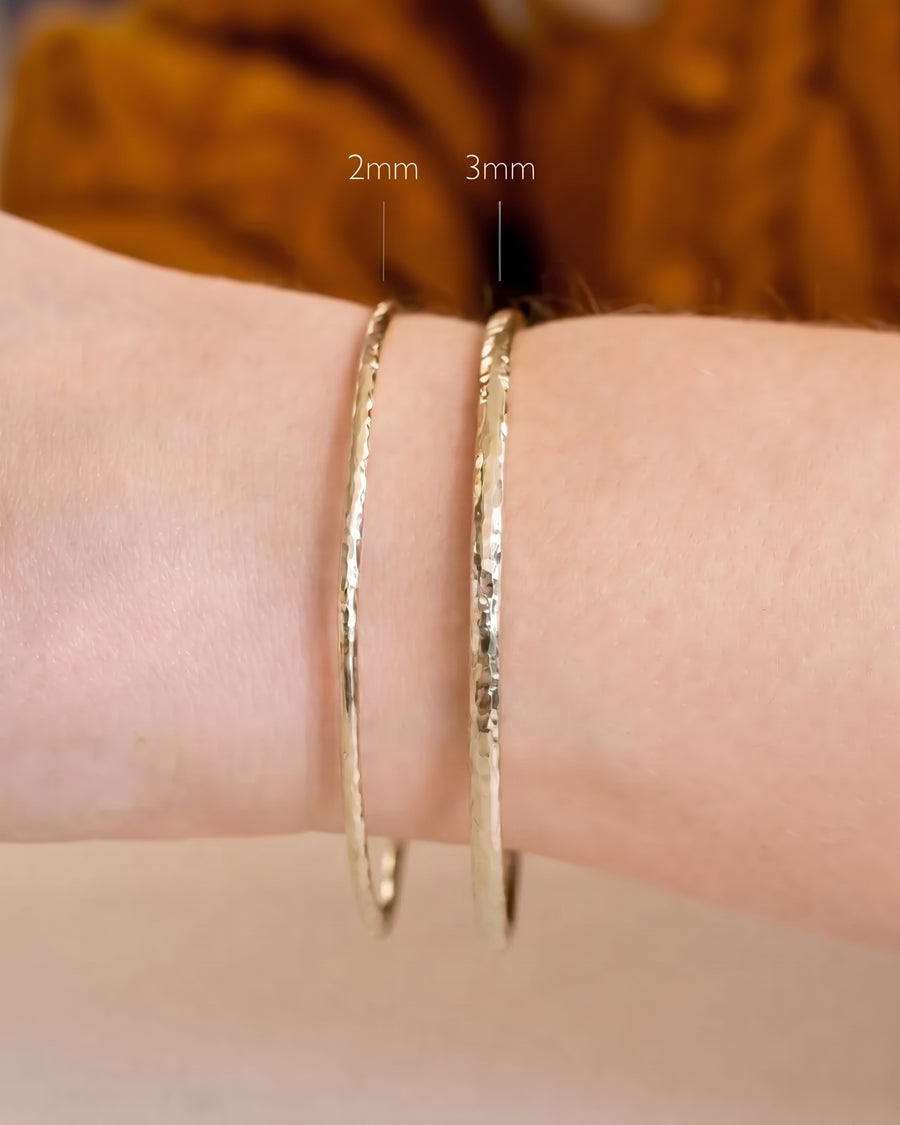 Solid 9ct Gold Bangle Round Hammered (2-3mm)