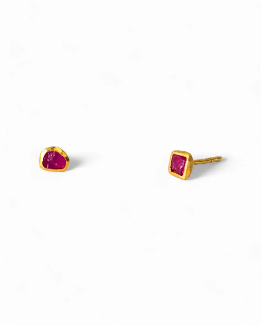 18ct yellow gold stud earrings with rough ruby gemstones.