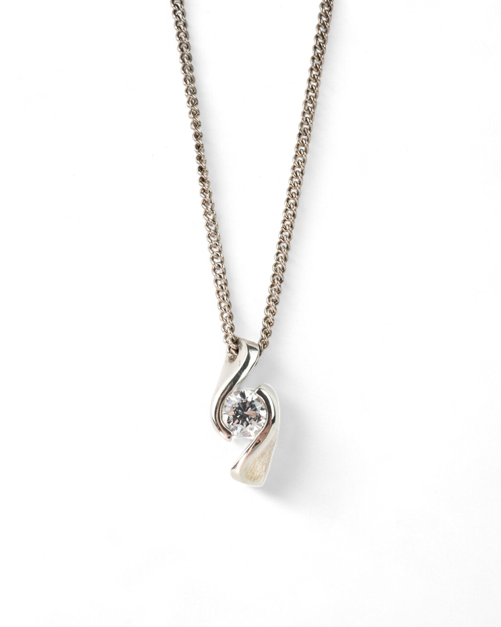 Flat Twist 9ct White Gold Diamond Pendant Pendant Pruden and Smith