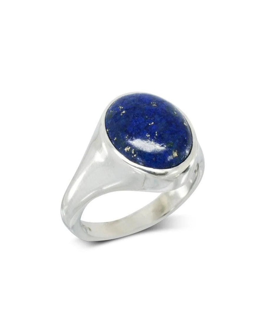 Oval lapis lazuli signet ring in white gold.