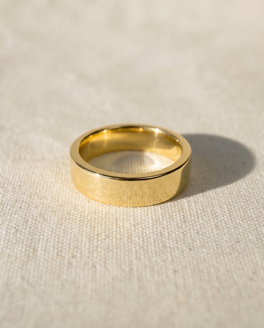 Polished 9ct yellow gold 4mm flat wedding ring.