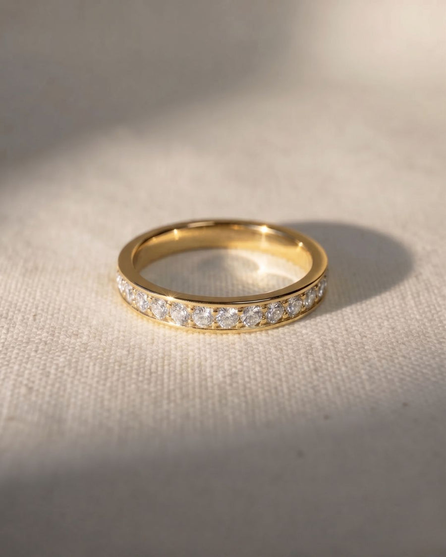 18ct yellow gold pavé diamond ring, 2.5mm wide.