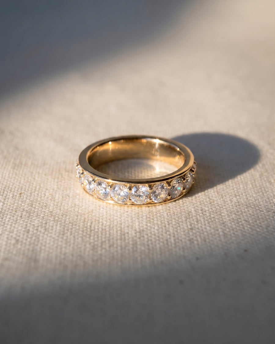 18ct yellow gold pavé diamond ring with round brilliant cut diamonds.