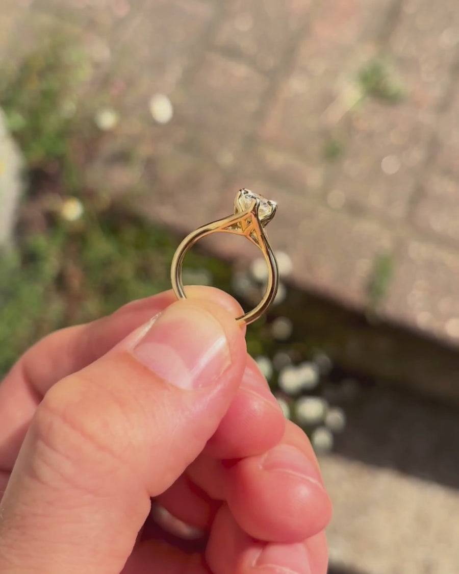 Oval Cut Tulip Claw Engagement Ring
