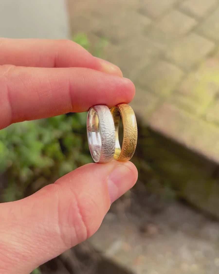 Women's Textured Court Wedding Band