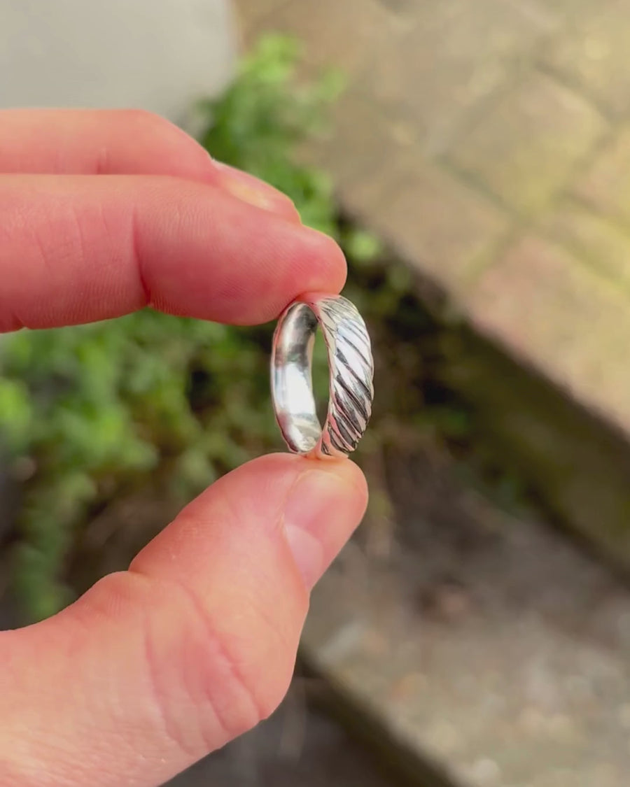 mens twisted wedding ring