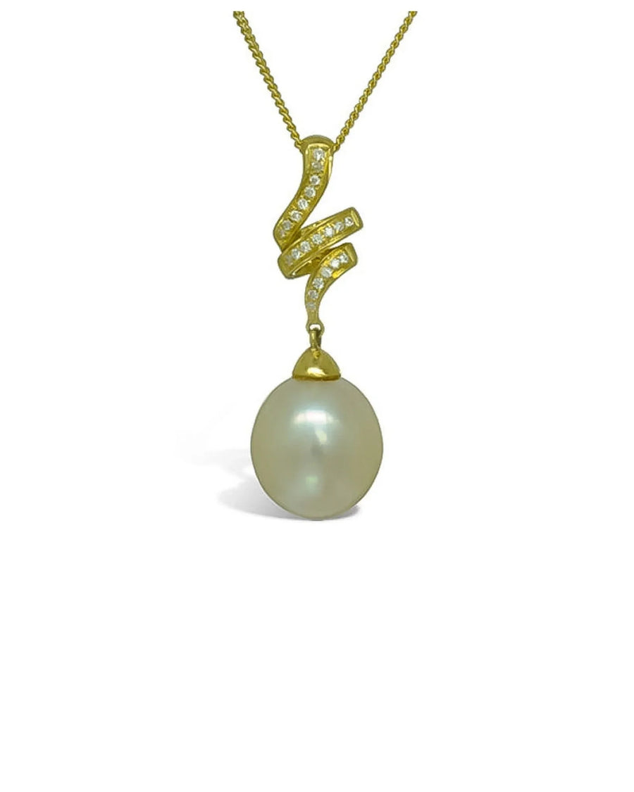 Gold pendant necklace with ribbon design, white pearl and sparkling diamonds