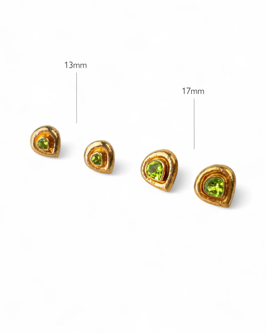 Roman Hammered Yellow Gold Peridot Stud Earrings Earrings Pruden and Smith