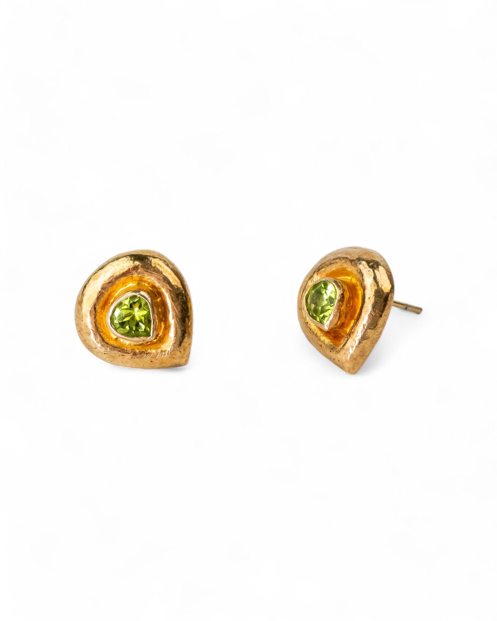 Roman Hammered Yellow Gold Peridot Stud Earrings Earrings Pruden and Smith