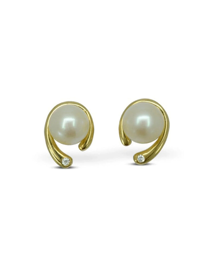 9ct yellow gold stud earrings with a pearl and small diamond.