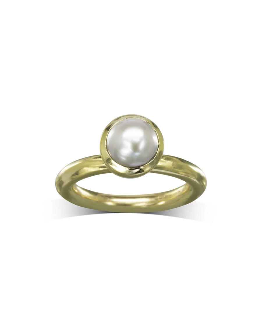 Gold ring with a single round white pearl.