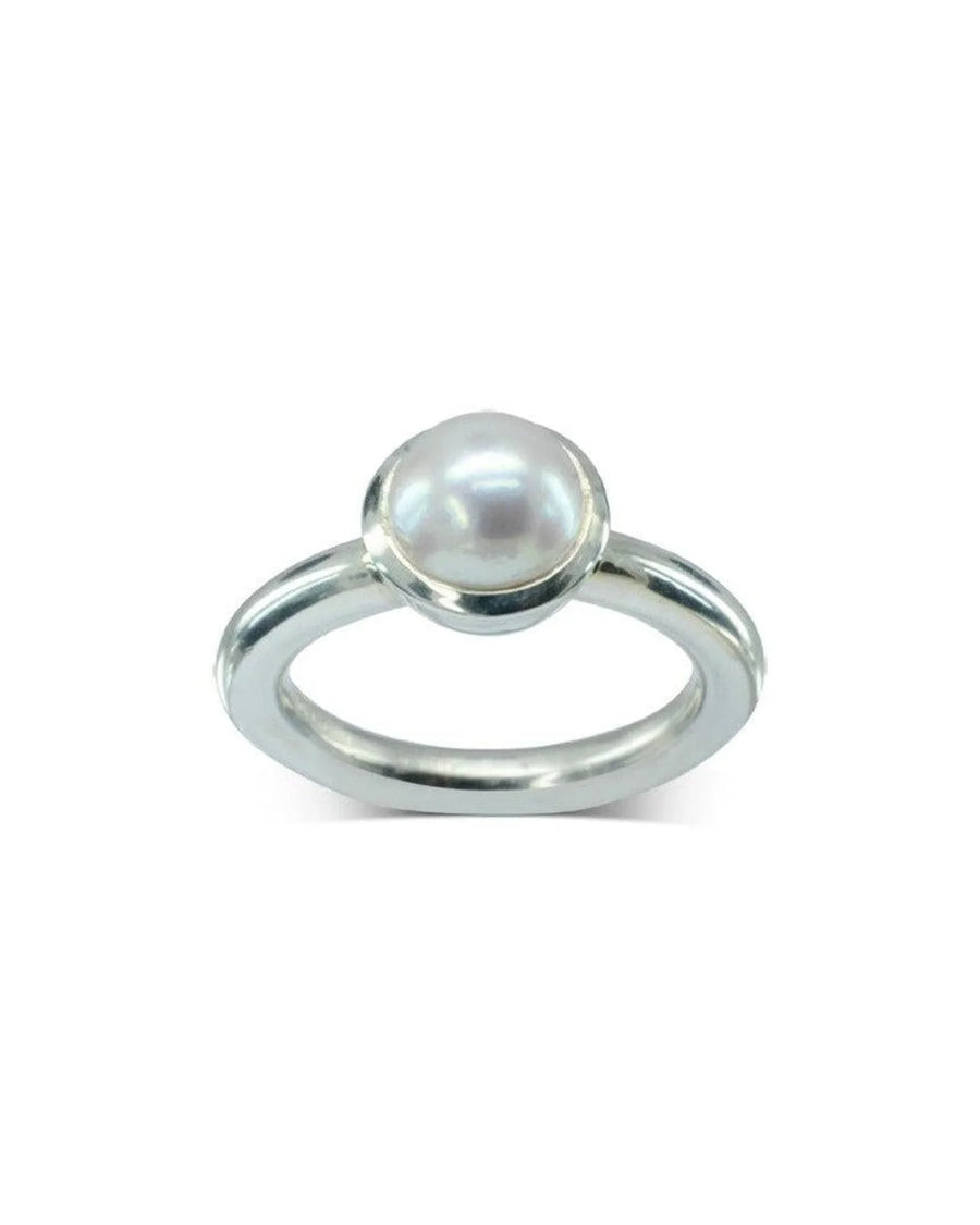 9ct white gold stackable ring with a single round white Akoya pearl.