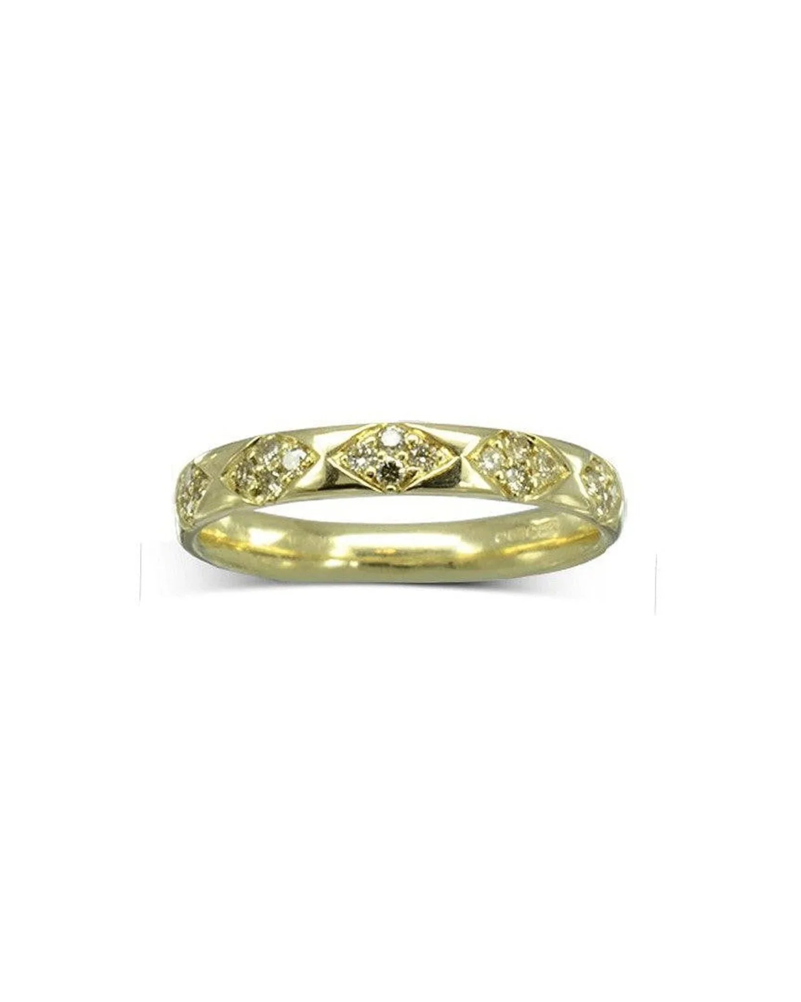 18ct yellow gold ring with vintage look diamond pattern.