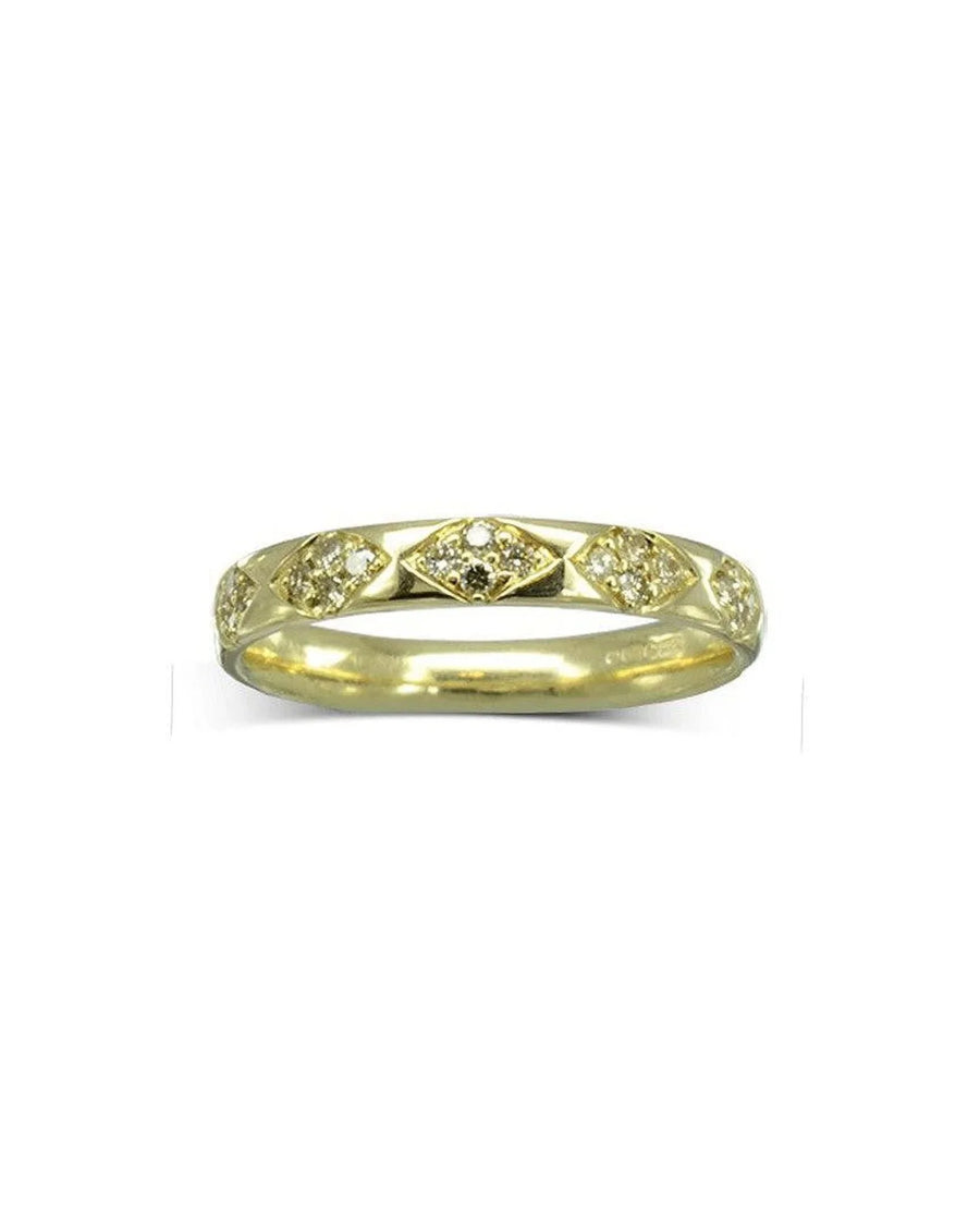 18ct yellow gold ring with vintage look diamond pattern and small diamonds.