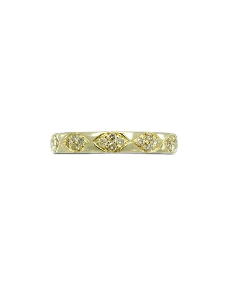 Gold ring with vintage look diamond pattern.