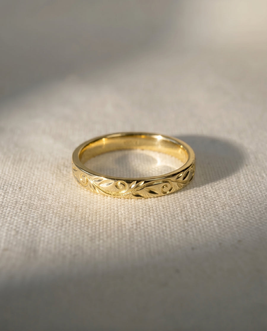 18ct yellow gold 3mm wedding ring with engraved vintage floral design.
