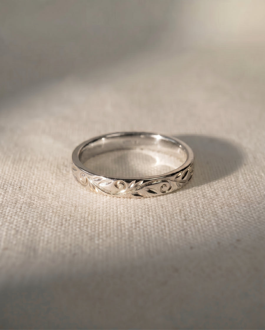 Platinum 3mm wedding ring with engraved vintage scroll design.