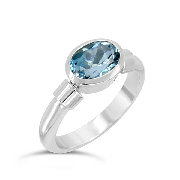 Aquamarine and platinum ring
